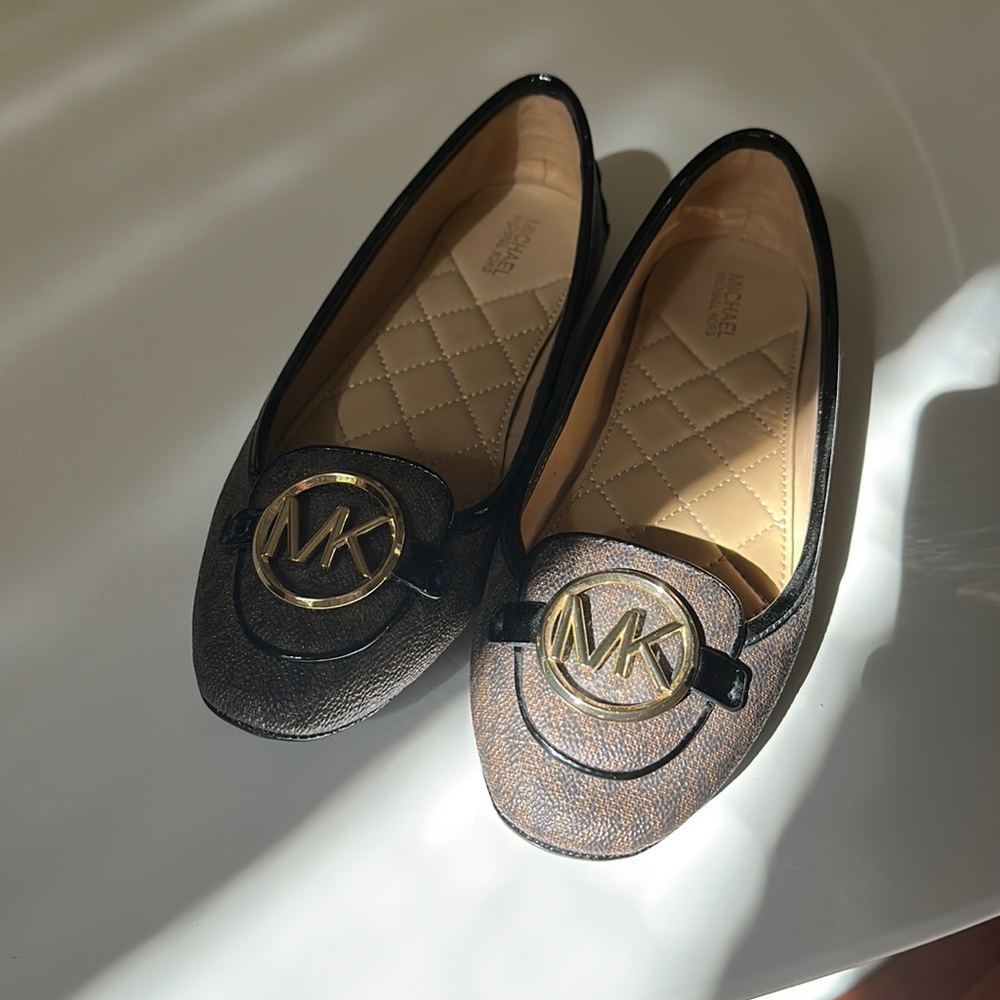 Size 7 Michael Kors flats